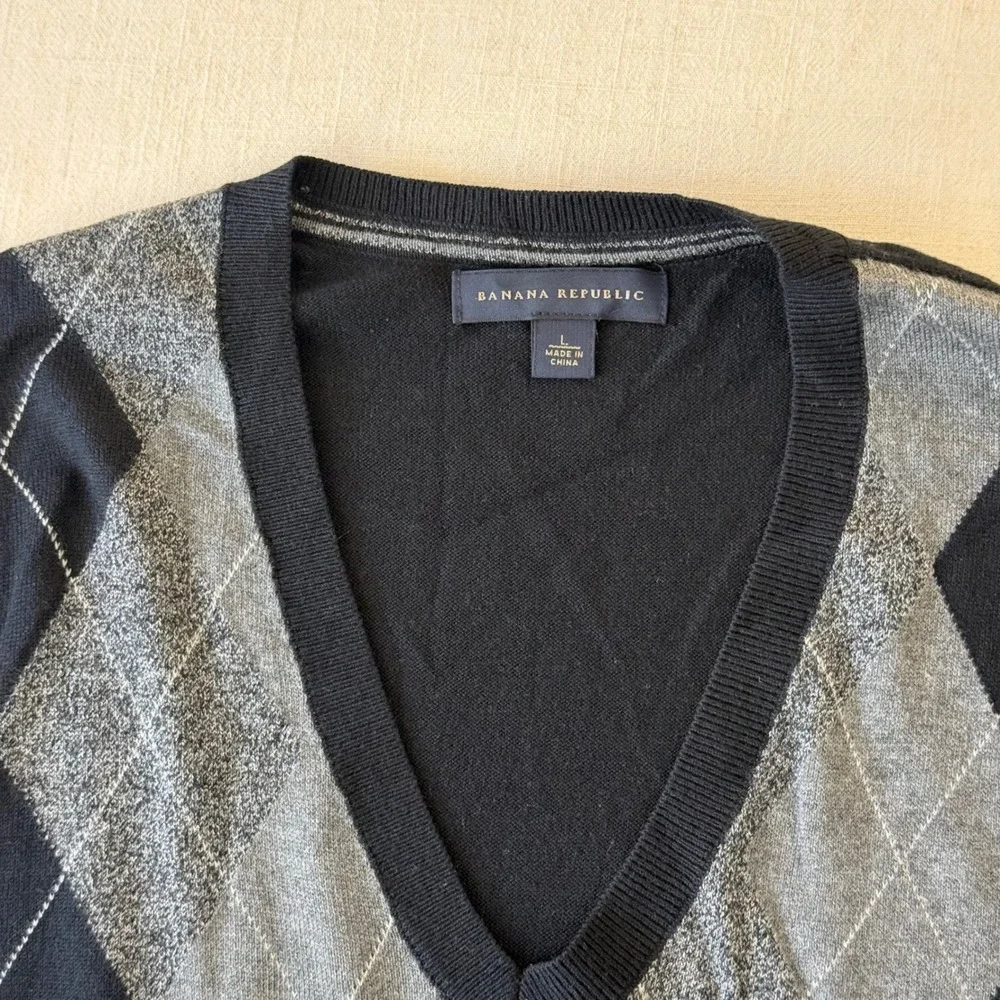 Banana Republic Argyle V-Neck Sweater Mens Large Black Grey Silk Cashmere Blend
